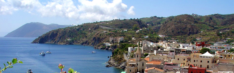Itinerari a tema per una vacanza in barca a vela, percorsi naturalistici e il sole della Sicilia.